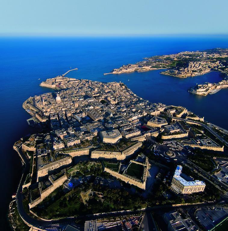 Bayview 2 Bedroom Seaview Apartment With Large Terrace With Panoramic Views - By Getawaysmalta Сейнт Полс Бей Екстериор снимка